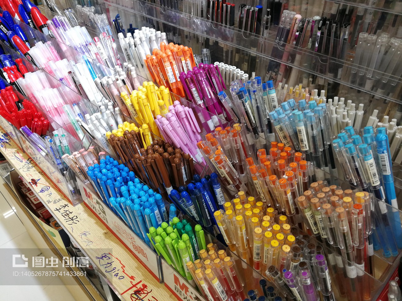 天津开学季文具热销 新学期新气象